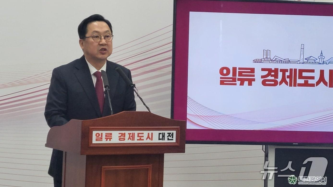 본문 이미지 - 이장우 대전시장이 5일 오후 대전충남 통합과 관련해 기자회견을 하고 있다, (박종명 기자) / 뉴스