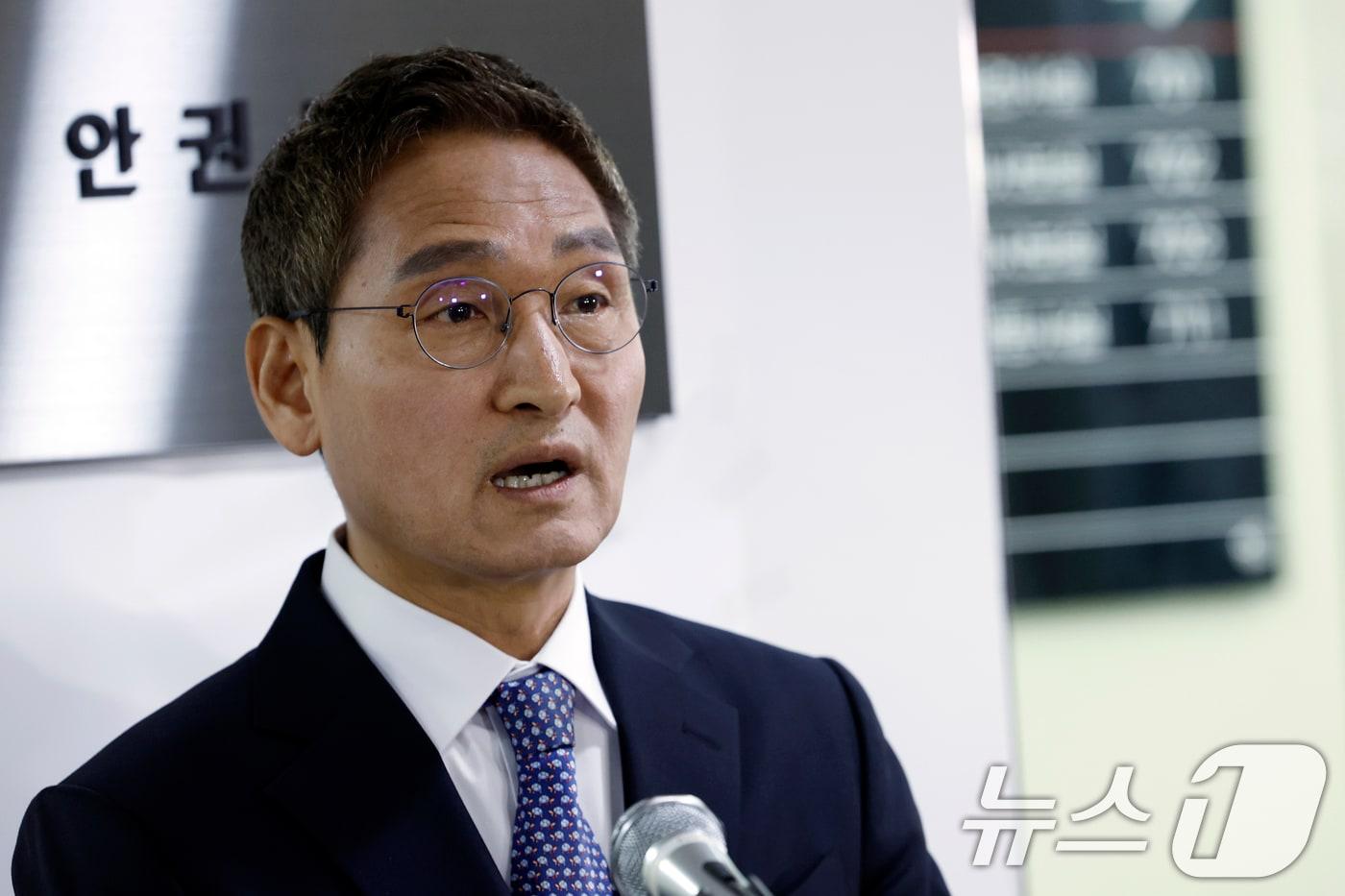 본문 이미지 - 안권섭 특별검사가 5일 오후 서울시 서초구 관봉권 띠지 폐기 의혹 및 쿠팡 퇴직금 불기소 외압 의혹 진상규명을 위한 특별검사팀 사무실에서 수사 결과를 발표하고 있다. 2026.3.5 ⓒ 뉴스1 박정호 기자