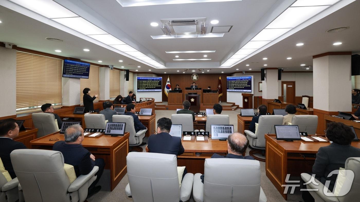 본문 이미지 - 논산시의회는 5일 제2차 본회의를 끝으로 지난 2월 23일부터 11일간의 일정으로 진행된 제270회 임시회 의사일정을 마무리했다.(논산시의회 제공.재판매 및 DB금지)/뉴스1