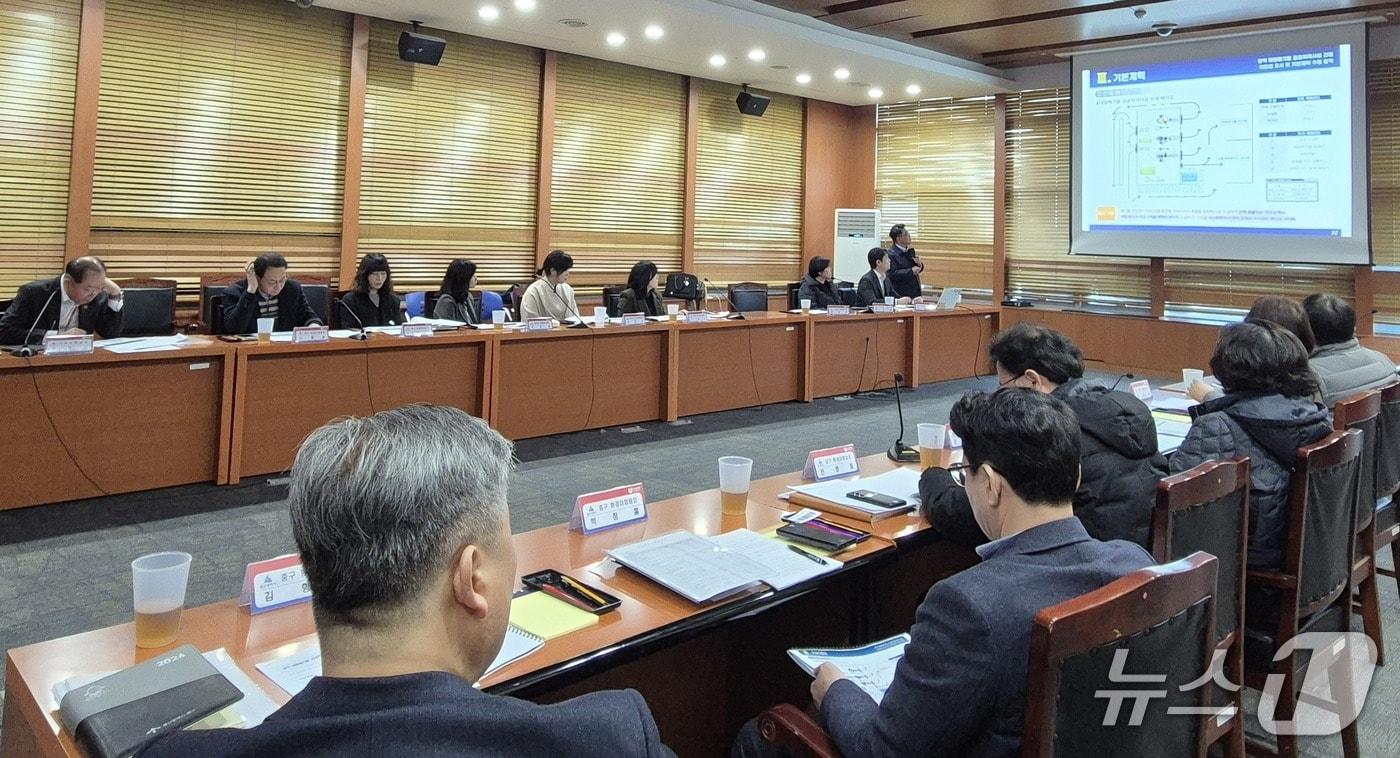 본문 이미지 - 5일 시청 본관 중회의실에서 광역 대형폐기물 공공처리시설 건립 타당성 조사 및 기본계획 수립 용역 최종보고회가 열리고 있다. (울산시 제공. 재판매 및 DB 금지) /뉴스1