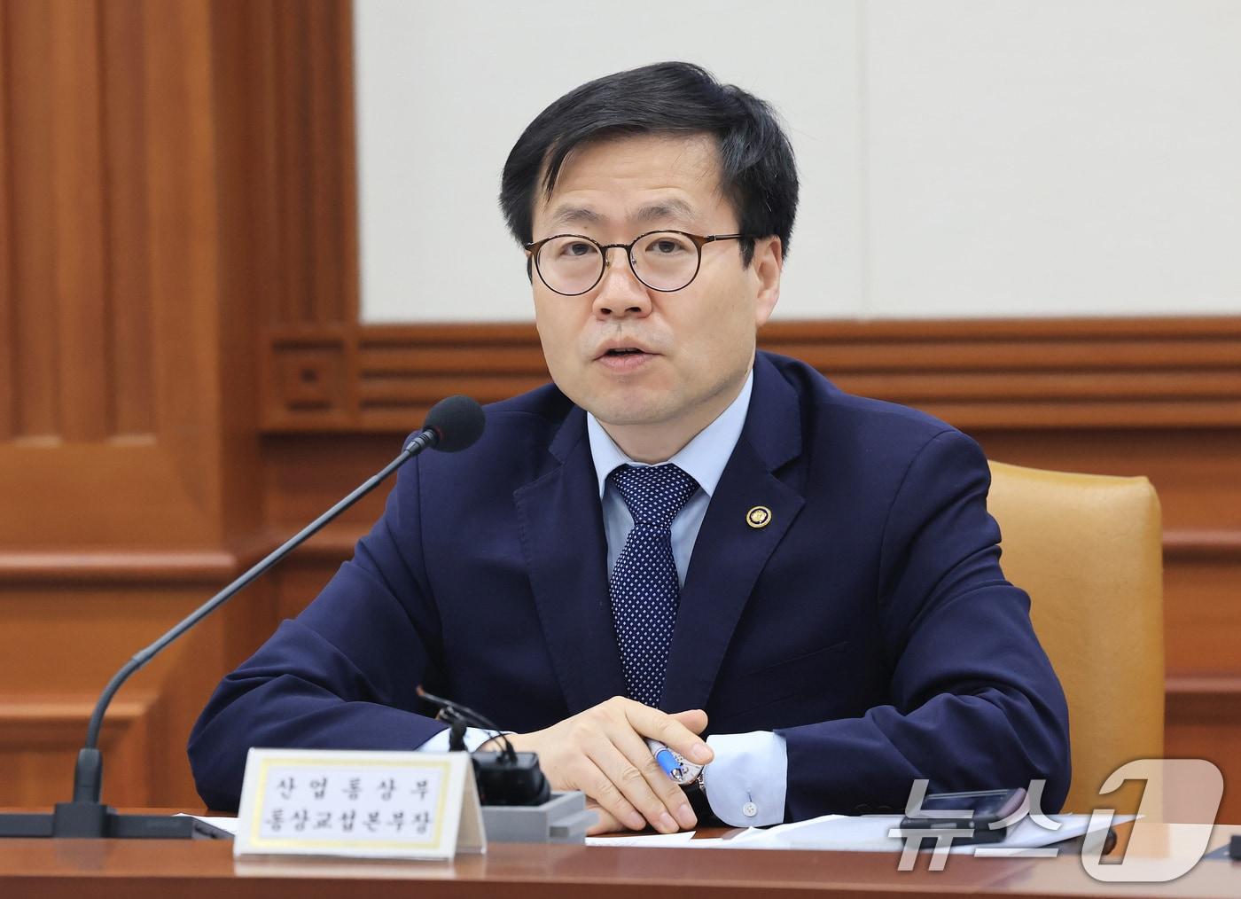 본문 이미지 - 여한구 산업통상부 통상교섭본부장이 5일 서울 종로구 정부서울청사에서 열린 민생물가 특별관리 관계장관 TF 회의에서 발언을 하고 있다. 2026.3.5 ⓒ 뉴스1 임세영 기자