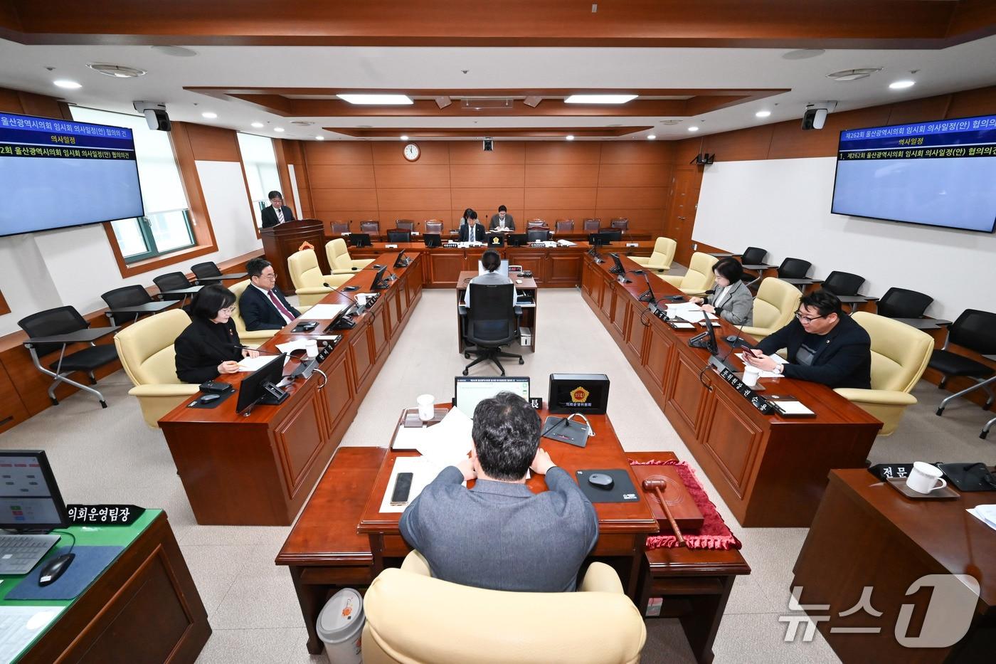 본문 이미지 - 울산시의회 의회운영위원회는 5일 오전 의회운영위원회를 열고 있다.(울산시의회 제공. 재판매 및 DB금지)/뉴스1