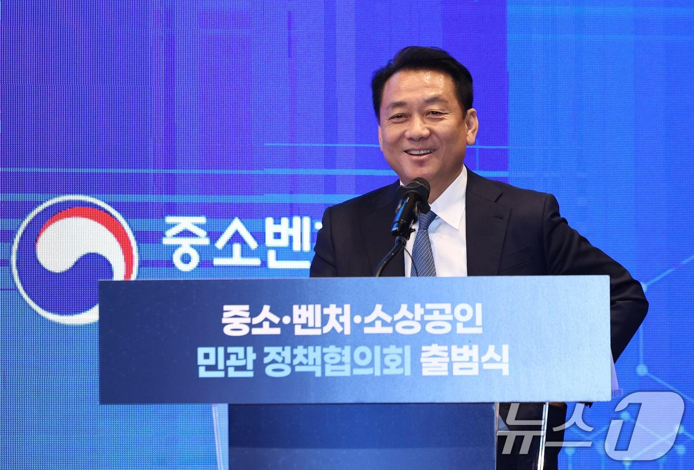 본문 이미지 - 이광재 중소·벤처·소상공인 민관 정책협의회 공동위원장이 5일 오후 서울 영등포구 중소기업중앙회에서 열린 중소·벤처·소상공인 민관 정책협의회 출범식에서 인사말을 하고 있다. 2026.3.5 ⓒ 뉴스1 최지환 기자