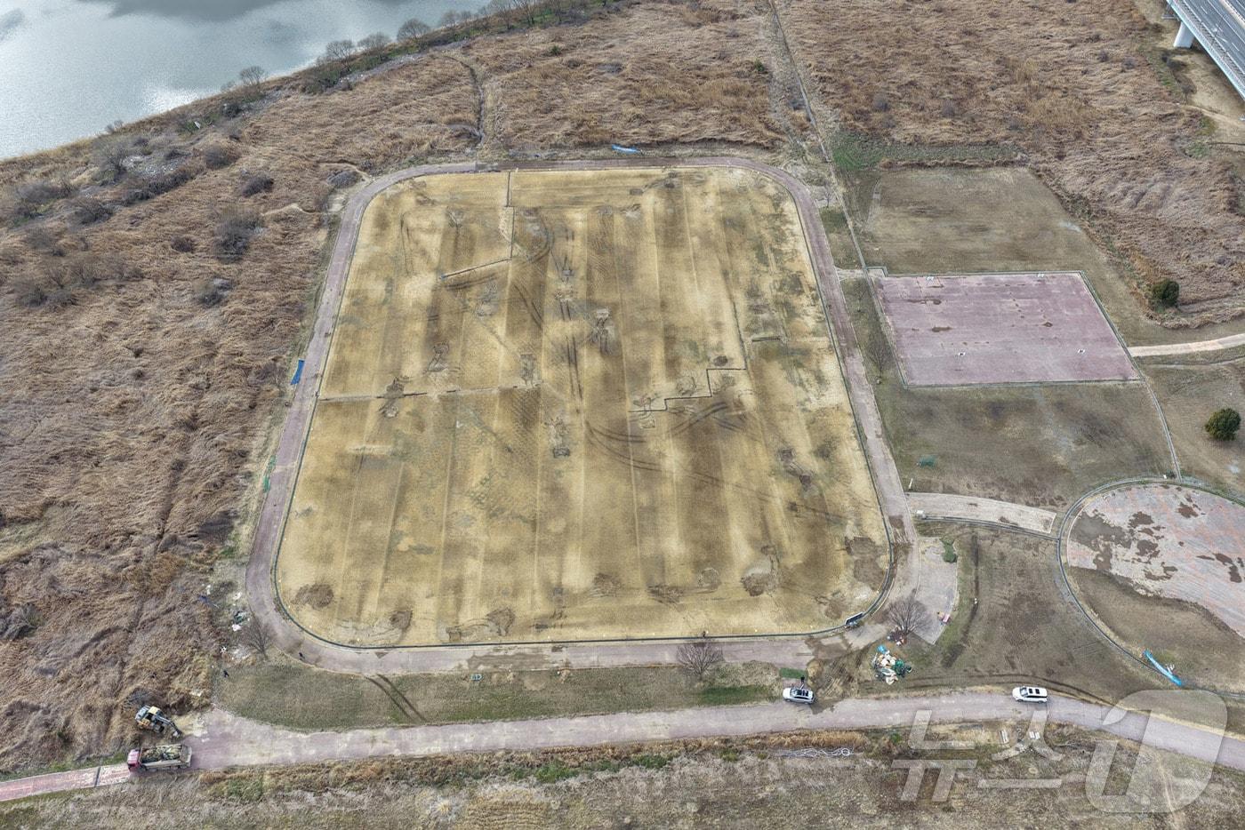 본문 이미지 - 전남 나주시는 국가하천 영산강 나주대교 둔치에 불법 조성된 파크골프장에 대해 원상복구를 완료했다고 5일 밝혔다.(나주시 제공, 재배포 및 DB 금지) ⓒ 뉴스1