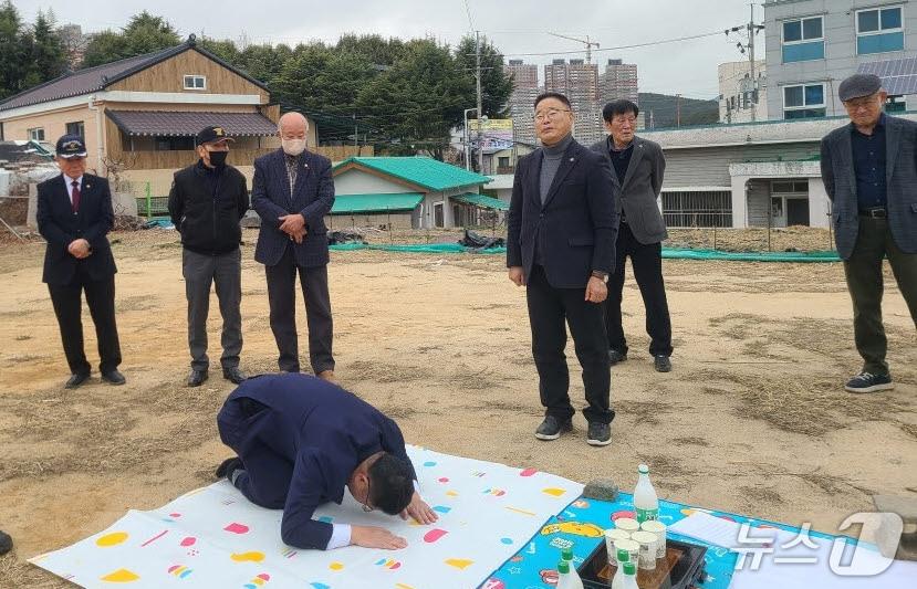 본문 이미지 - 기장군 보훈단체협의회에서 보훈회관 건립 무사건립 기원제를 진행하고 있다.(기장군 제공. 재판매 및 DB금지)
