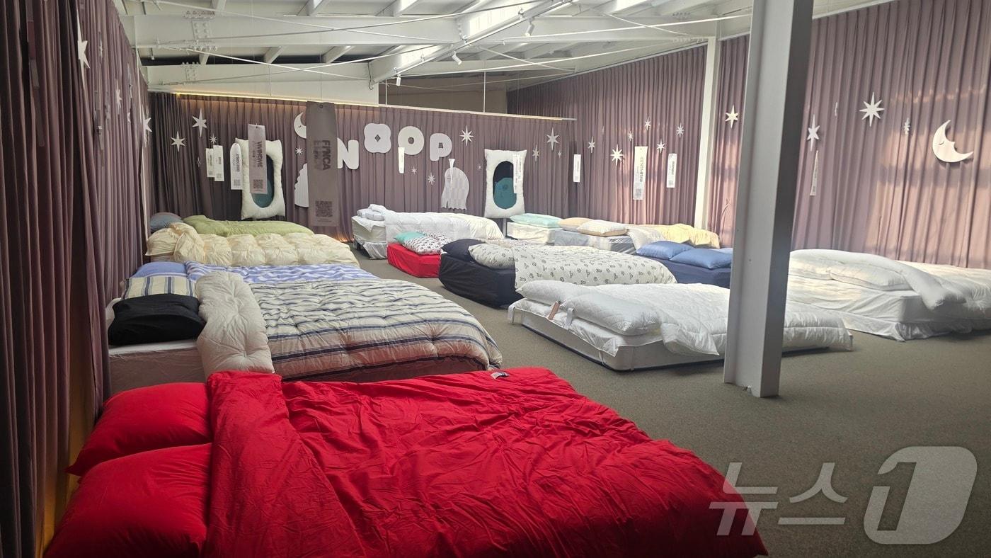 본문 이미지 - 29CM가 5일 서울 성수동 어브스튜디오에서 팝업  '눕하우스'를 열었다. ⓒ 뉴스1 최소망