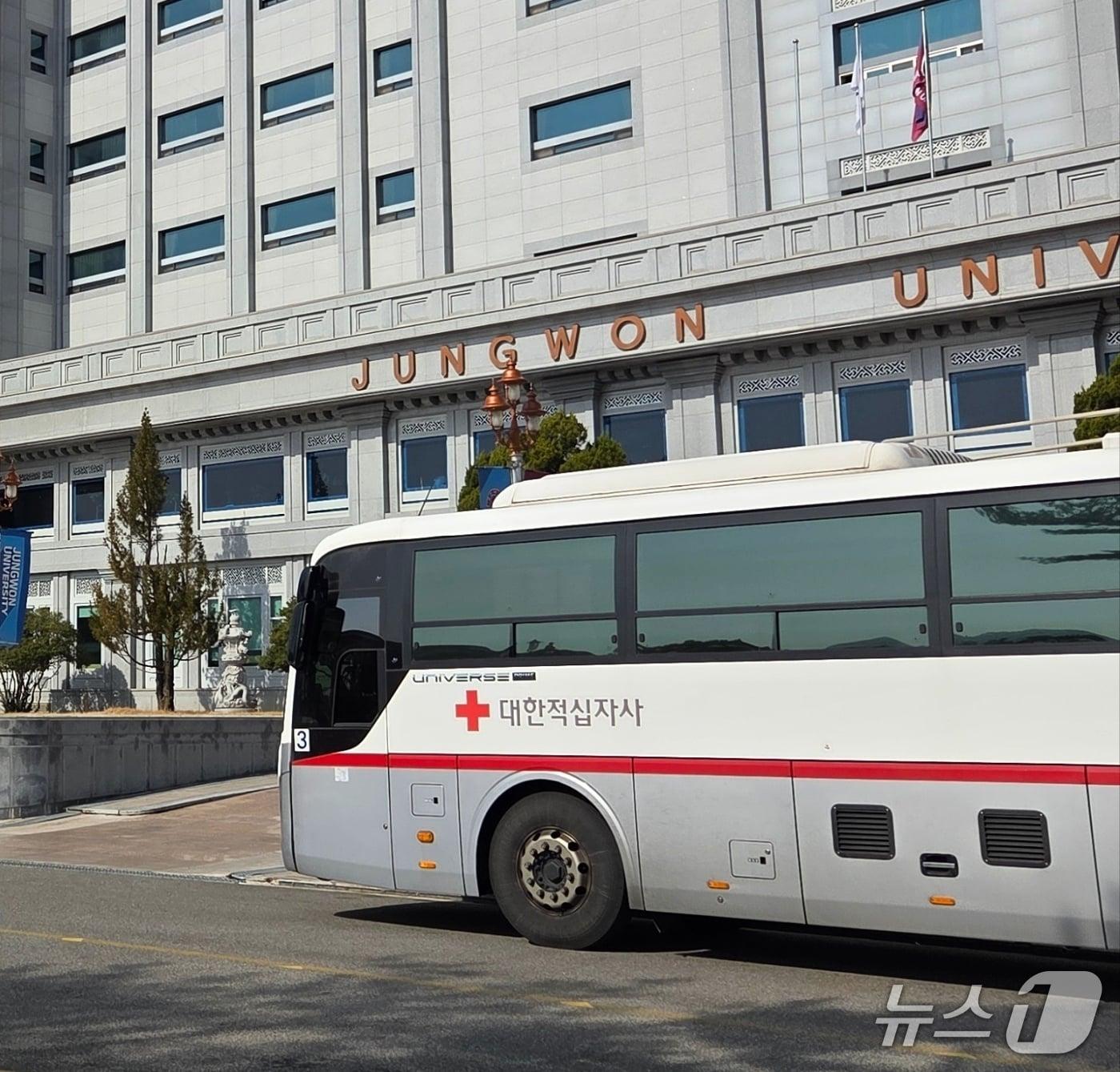 본문 이미지 - 충북혈액원 헌혈 버스.(대한적십자사 충북혈액원 제공. 재판매 및 DB금지)