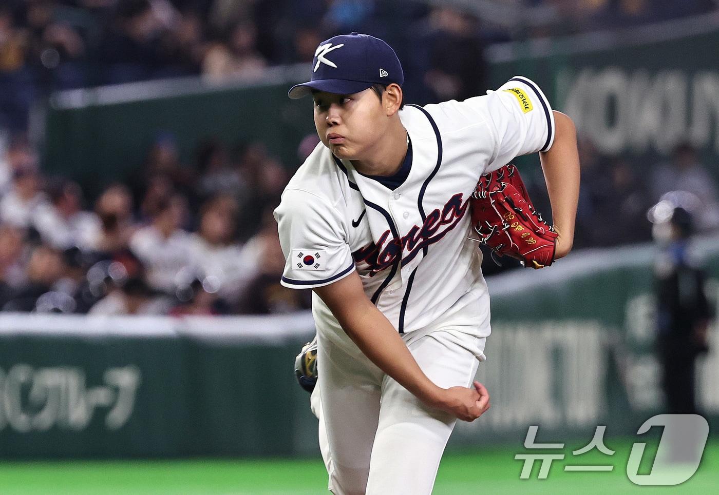 본문 이미지 - 5일 오후 일본 도쿄돔에서 열린 2026 월드베이스볼클래식 C조 1차전 대한민국과 체코의 경기. 대한민국 선발투수 소형준이 역투하고 있다. 2026.3.5 ⓒ 뉴스1 구윤성 기자