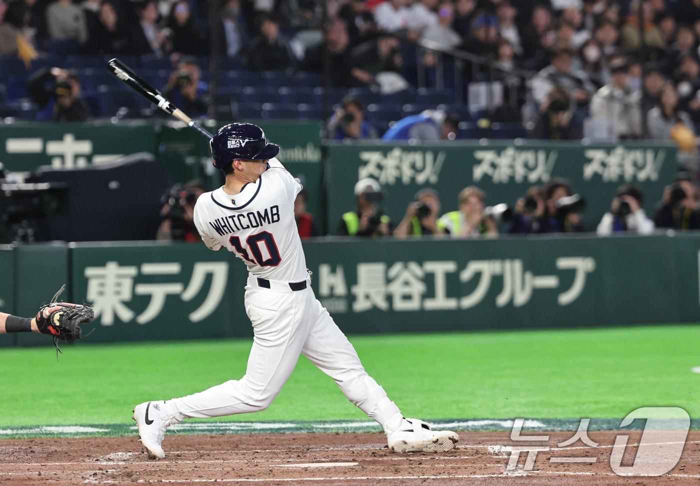 본문 이미지 - 5일 오후 일본 도쿄돔에서 열린 2026 월드베이스볼클래식 C조 1차전 대한민국과 체코의 경기. 대한민국의 3회말 1사 주자 없는 상황, 셰이 위트컴이 솔로홈런을 치고 있다. 2026.3.5 ⓒ 뉴스1 구윤성 기자