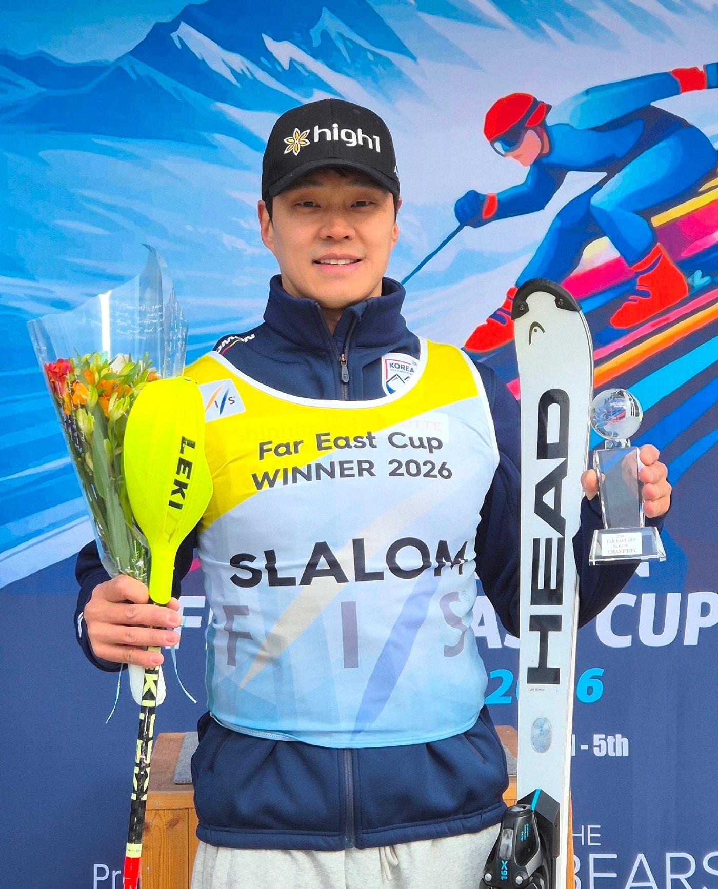 본문 이미지 - 정동현이 2025-26 FIS 극동컵 남자 회전 랭킹 1위에 올랐다. (미동부한인스키협회 제공)