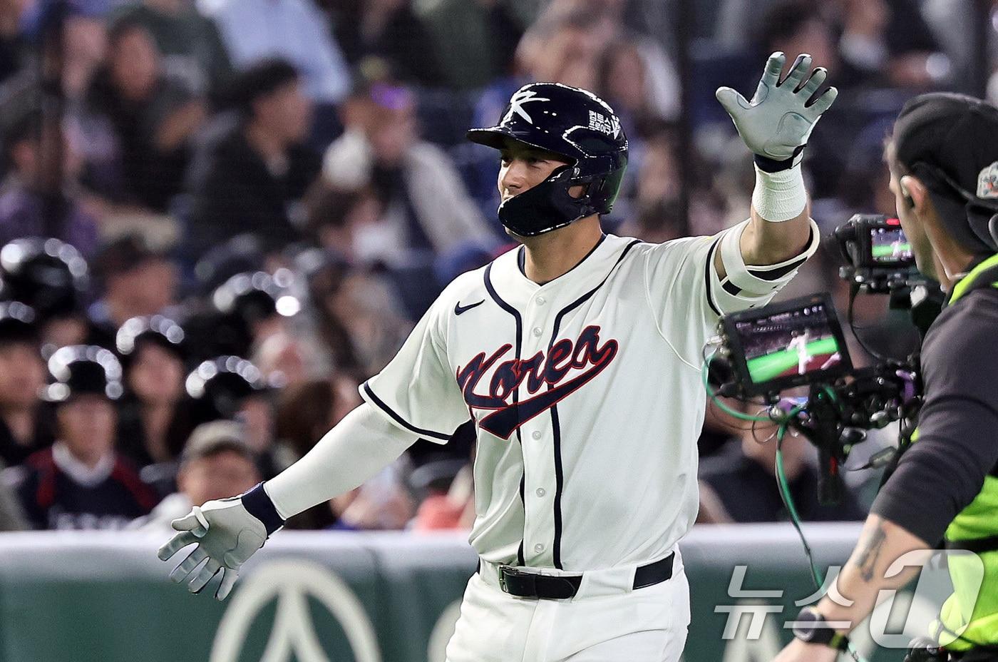 본문 이미지 - 5일 오후 일본 도쿄돔에서 열린 2026 월드베이스볼클래식 C조 1차전 대한민국과 체코의 경기. 대한민국의 5회말 1사 1루 상황때 셰이 위트컴이 투런 홈런을 친 뒤 세리머니하고 있다. 2026.3.5 ⓒ 뉴스1 구윤성 기자