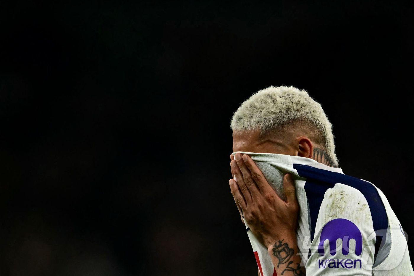 본문 이미지 - 토트넘 홋스퍼가 6일(한국시간) 열린 2025-26 EPL 29라운드 크리스털 팰리스와 홈 경기에서 1-3으로 역전패했다. ⓒ AFP=뉴스1