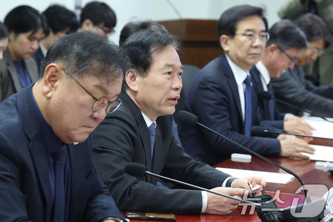 본문 이미지 - 정태호 더불어민주당 재정경제위원회 간사가 6일 서울 여의도 국회 의원회관에서 열린 중동 상황 관련 경제분야 재정경제위원회 당정실무협의회에서 발언하고 있다. 2026.3.6 ⓒ 뉴스1 신웅수 기자