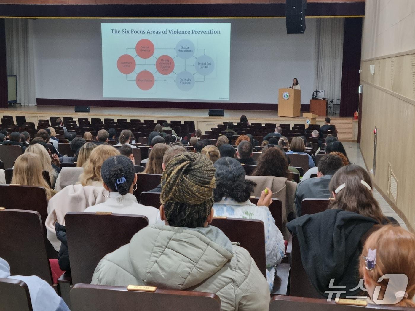 본문 이미지 - 4대 폭력 예방교육 모습.(부산시교육청 제공. 재판매 및 DB금지)