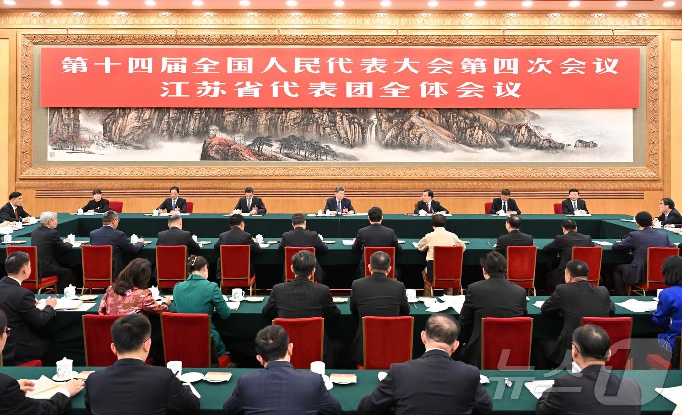 본문 이미지 - 시진핑 중국 국가주석이 5일 오후 전국인민대표대회(전인대) 장쑤대표단 심의에 참석했다. ⓒ 신화=뉴스1