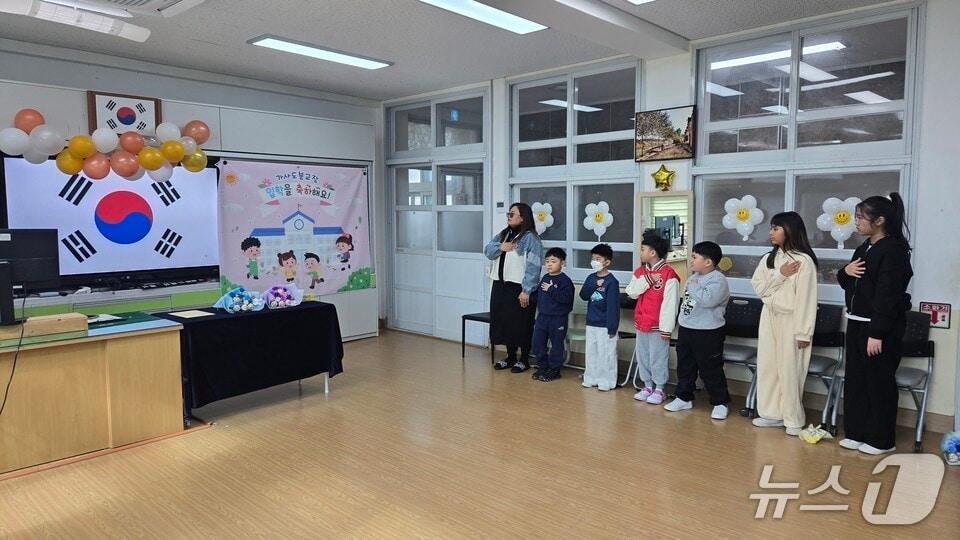 본문 이미지 - 가사초분교장 입학식 (전남교육청 제공, 재판매 및 DB 금지)/뉴스1