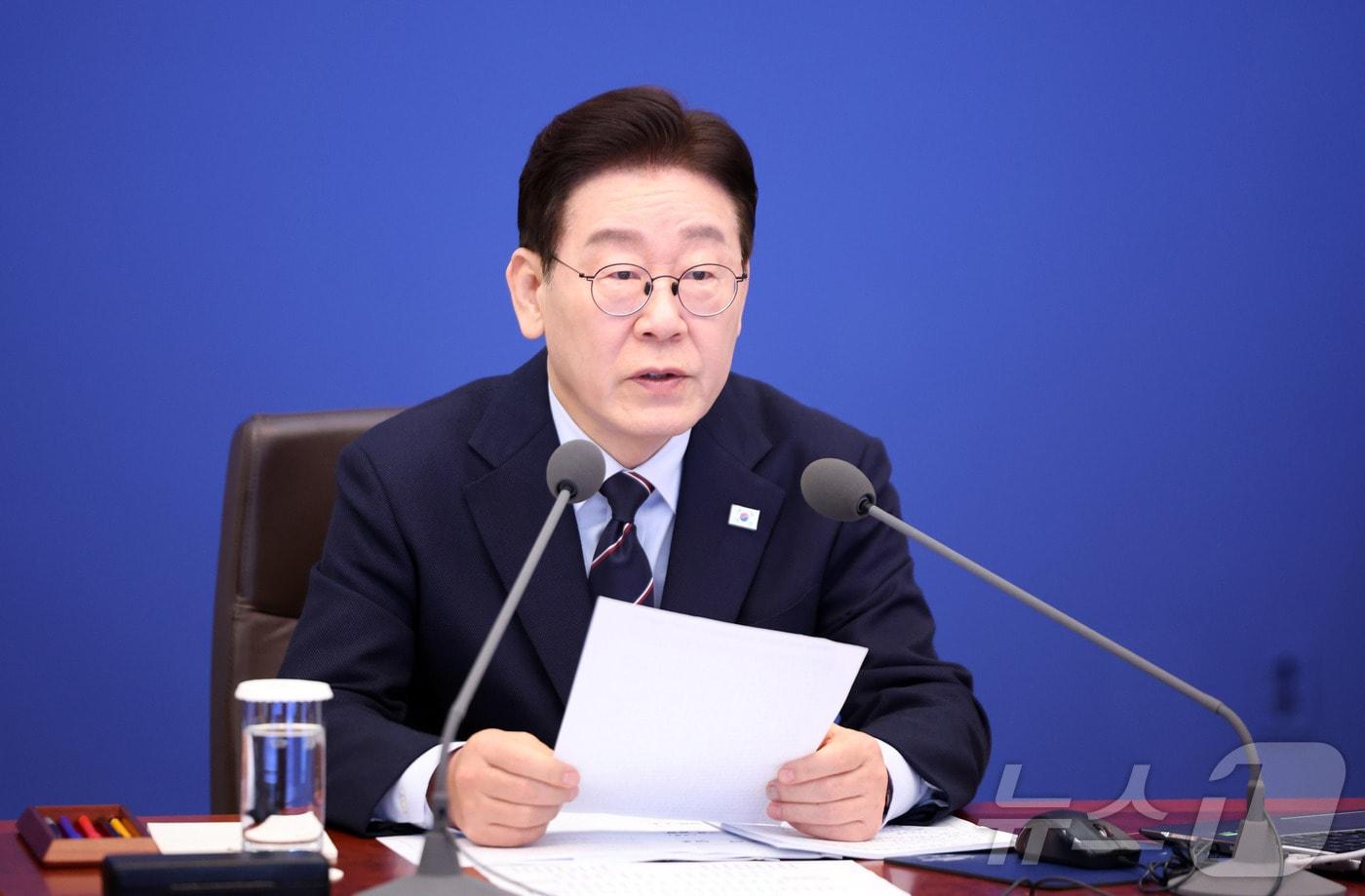 본문 이미지 - 이재명 대통령이 6일 청와대에서 열린 수석보좌관회의에서 발언하고 있다. 2026.3.6 ⓒ 뉴스1 허경 기자