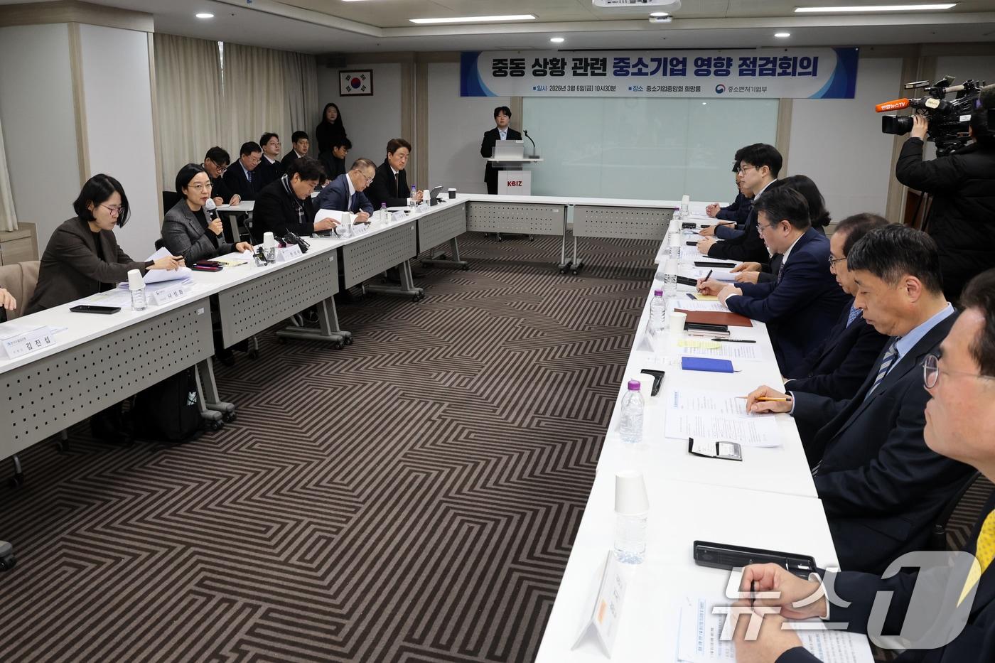 본문 이미지 - 한성숙 중소벤처기업부 장관이 6일 오전 서울 영등포구 중소기업중앙회에서 열린 '중동 상황 관련 중소기업 영향 점검회의'에서 모두발언을 하고 있다. 2026.3.6 ⓒ 뉴스1 황기선 기자