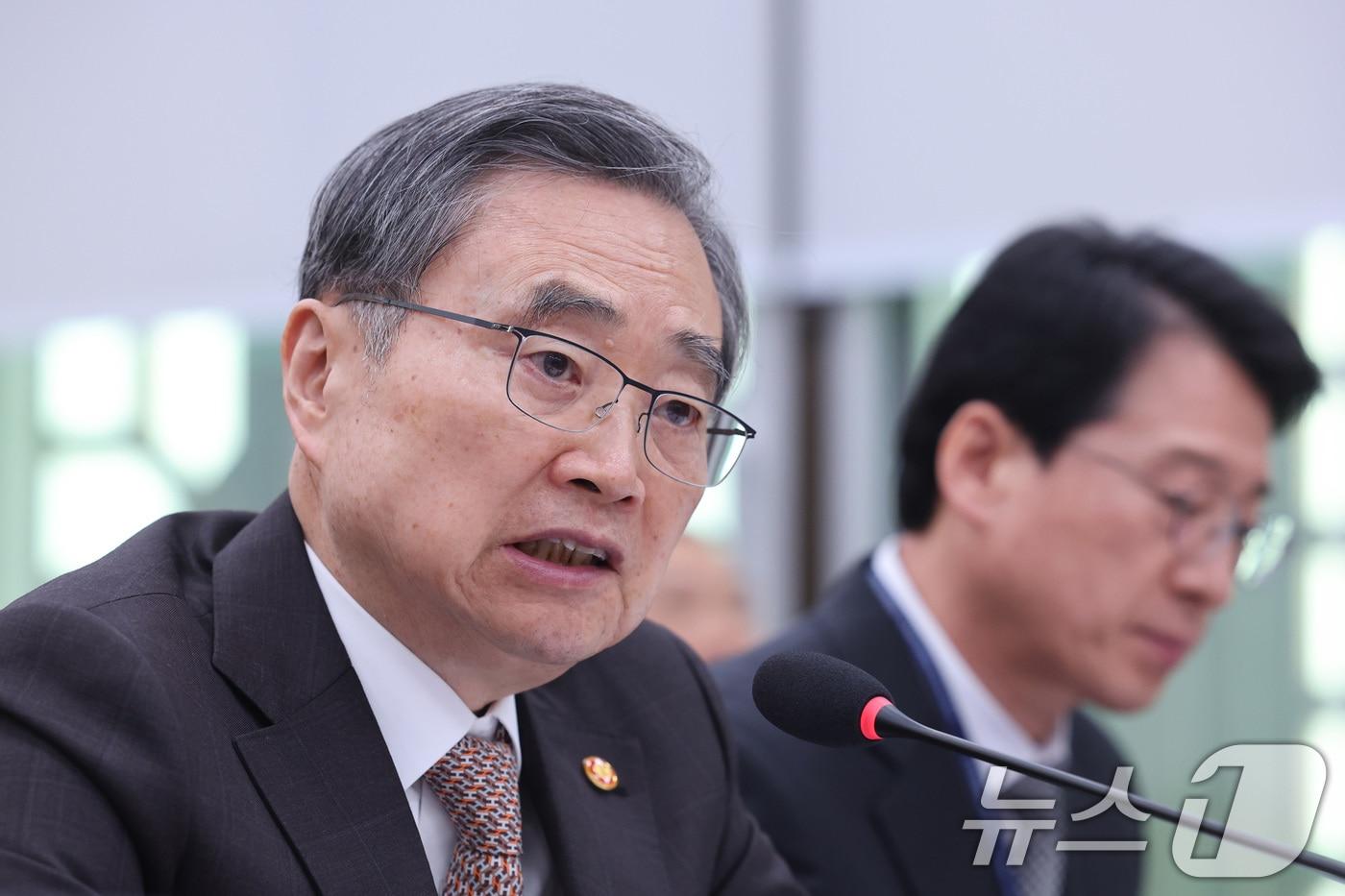 본문 이미지 - 조현 외교부 장관이 6일 서울 여의도 국회에서 열린 외교통일위원회 전체회의에서 중동 상황 관련 의원 질의에 답변하고 있다. 2026.3.6 ⓒ 뉴스1 신웅수 기자