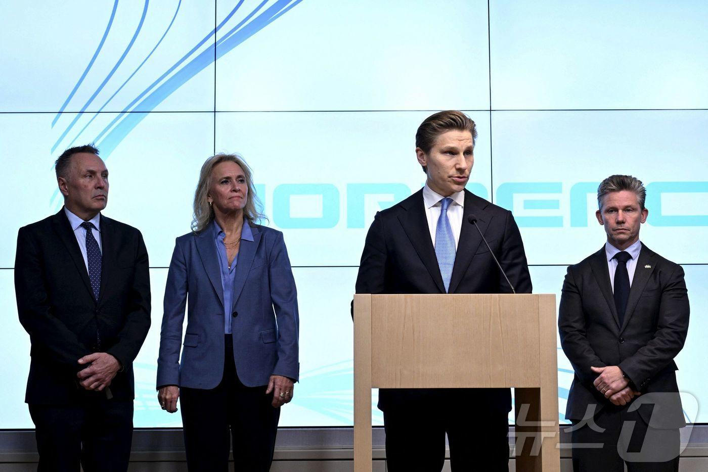 본문 이미지 - 안티 헤케넨 핀란드 국방장관이 2025년 11월 12일 핀란드 헬싱키에서 열린 북유럽방위협력기구(NORDEFCO) 국방장관 회의 도중 기자회견을 하고 있다. 2025.11.13. ⓒ 뉴스1 ⓒ AFP=뉴스1