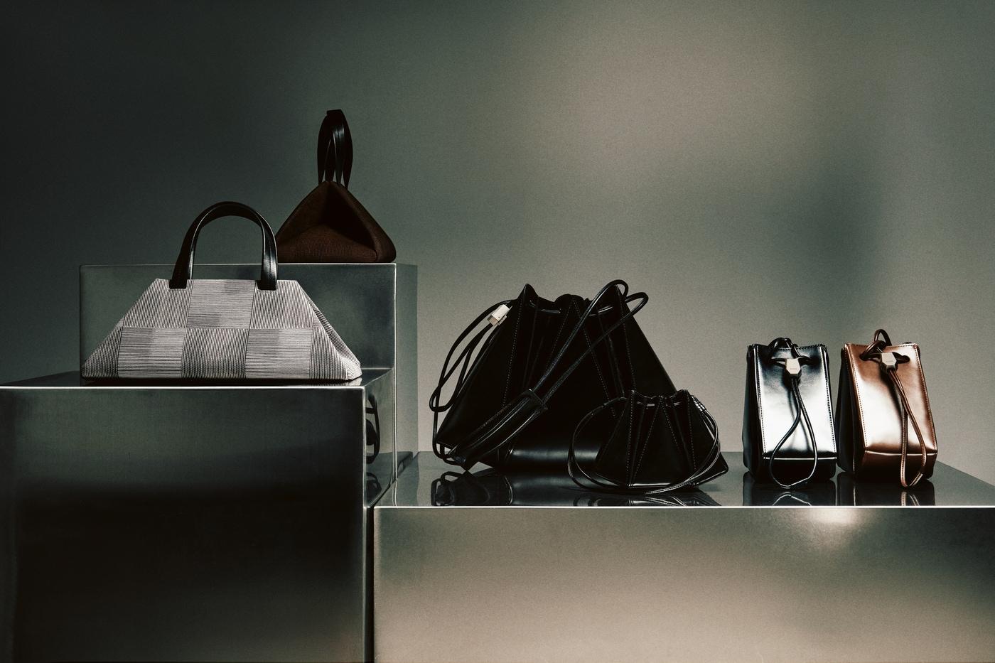 본문 이미지 - 구호X톰 딕슨 폴드백 컬렉션(삼성물산 패션 제공)