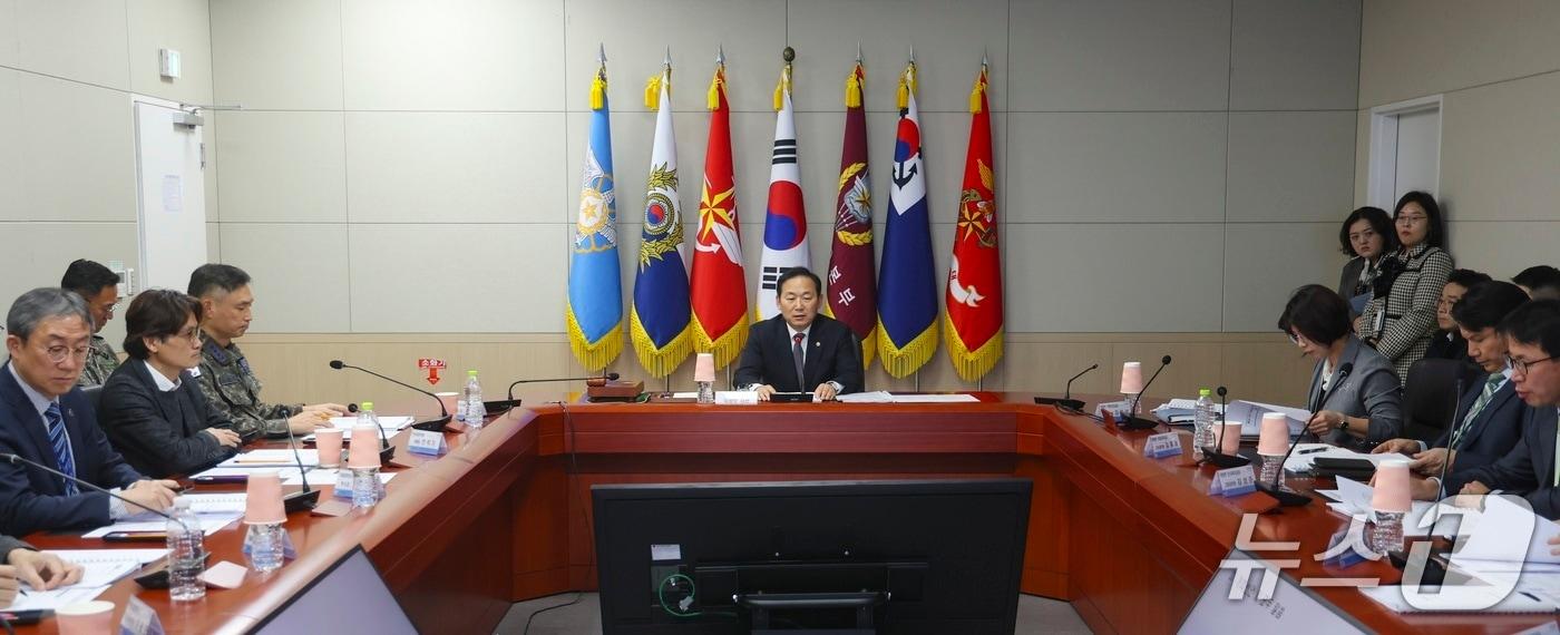 본문 이미지 - 6일 서울 용산구 국방부 청사에서 국방데이터 인공지능 위원회가 열렸다. (국방부 제공)