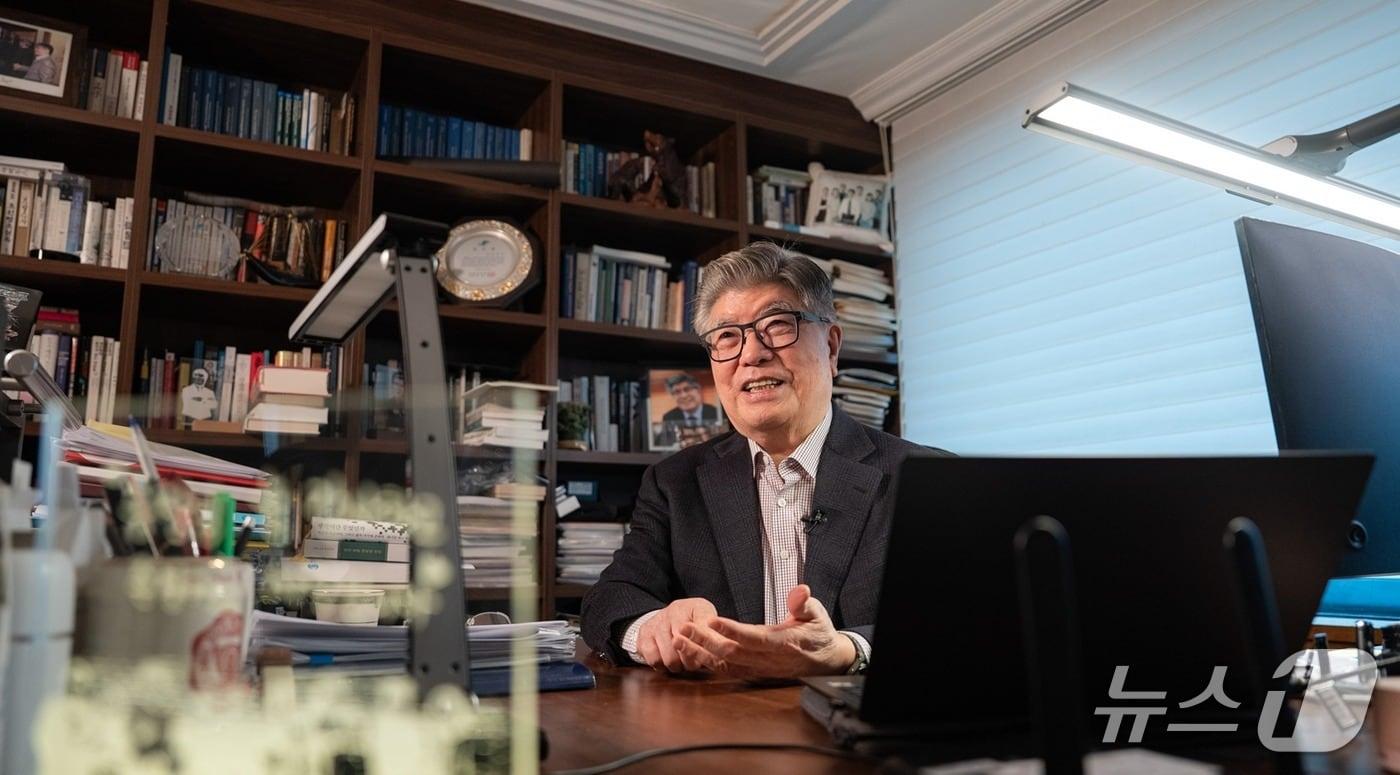 본문 이미지 - 김중수 전 한국은행 총재.(한림대학교 제공. 재판매 및 DB금지)/뉴스1