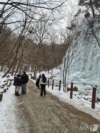 본문 이미지 - 춘천 구곡폭포 인공빙벽 사진.(춘천도시공사 제공. 재판매 및 DB금지)/뉴스1