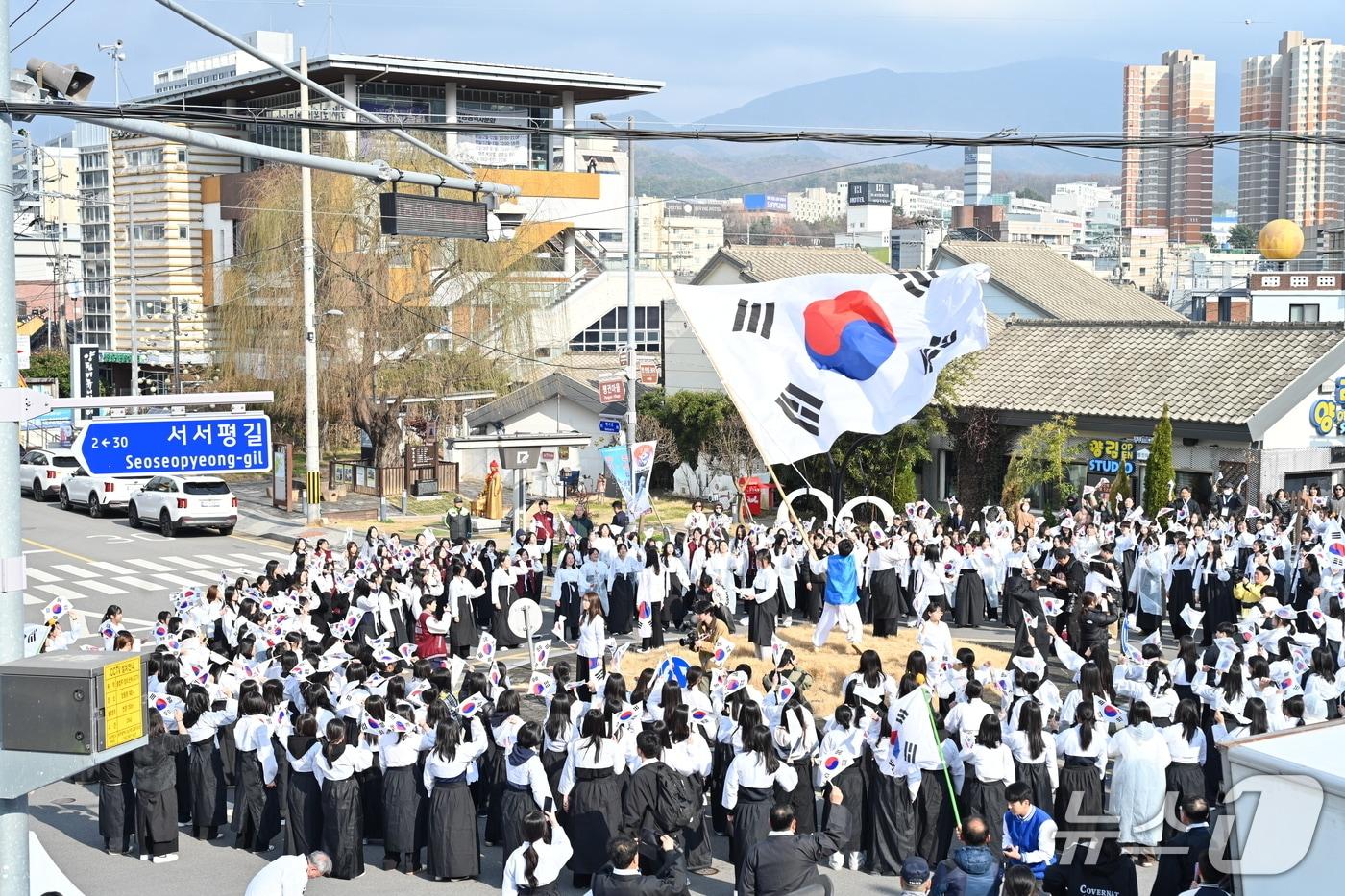 본문 이미지 - 6일 광주 남구 양림동 일원에서 제107주년 광주 3·10 독립만세운동 재현행사가 열리고 있다.(광주 남구 제공. 재판매 및 DB 금지)