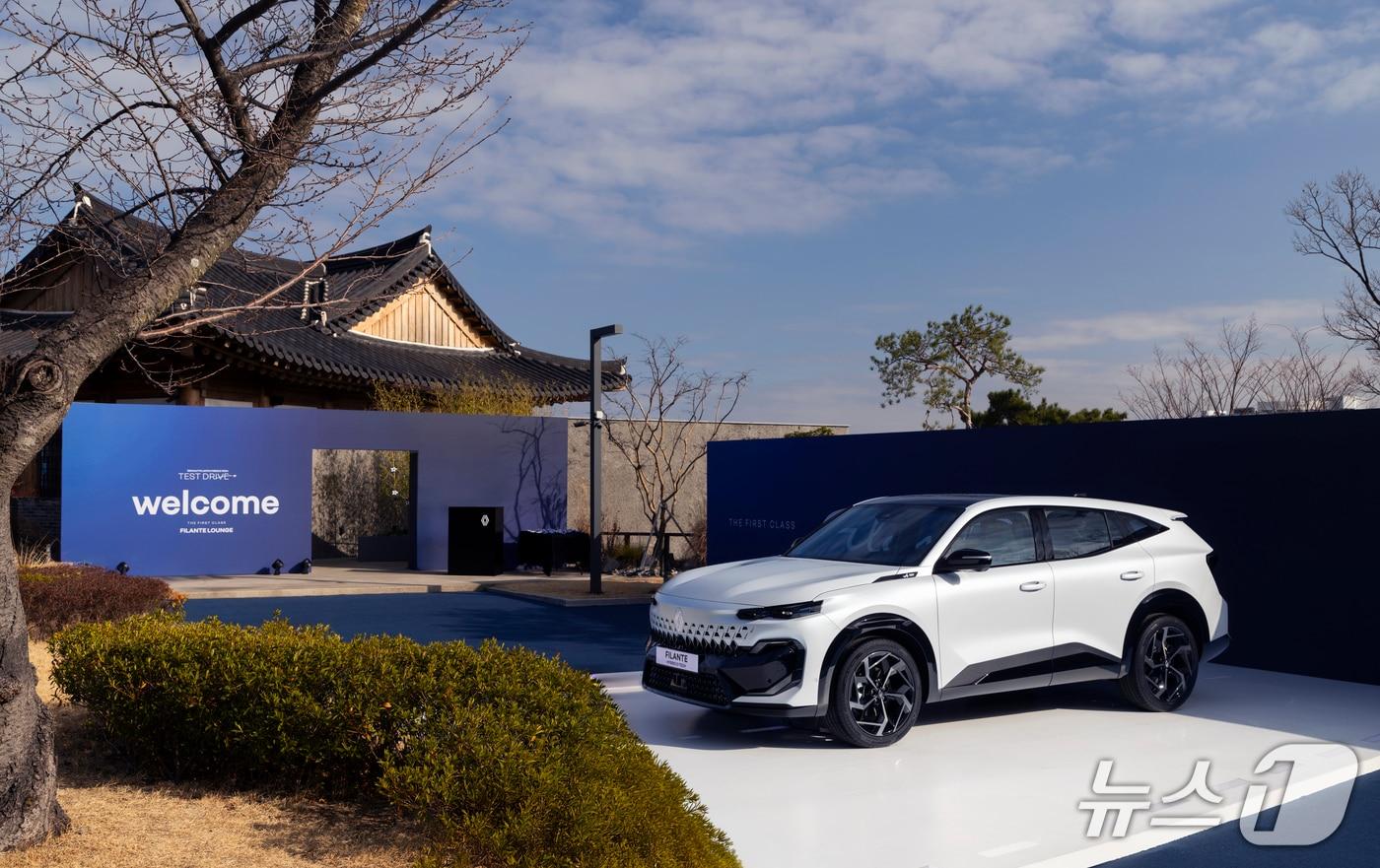 본문 이미지 - 4일 경북 경주에서 르노코리아가 개최한 준대형 크로스오버(CUV) '필랑트' 시승회 현장에 필랑트 실차가 전시된 모습(르노코리아 제공). 2026.3.4.