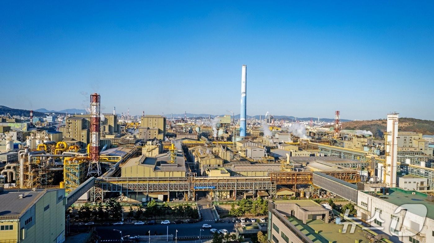 본문 이미지 - 고려아연 온산제련소 전경(고려아연 제공)