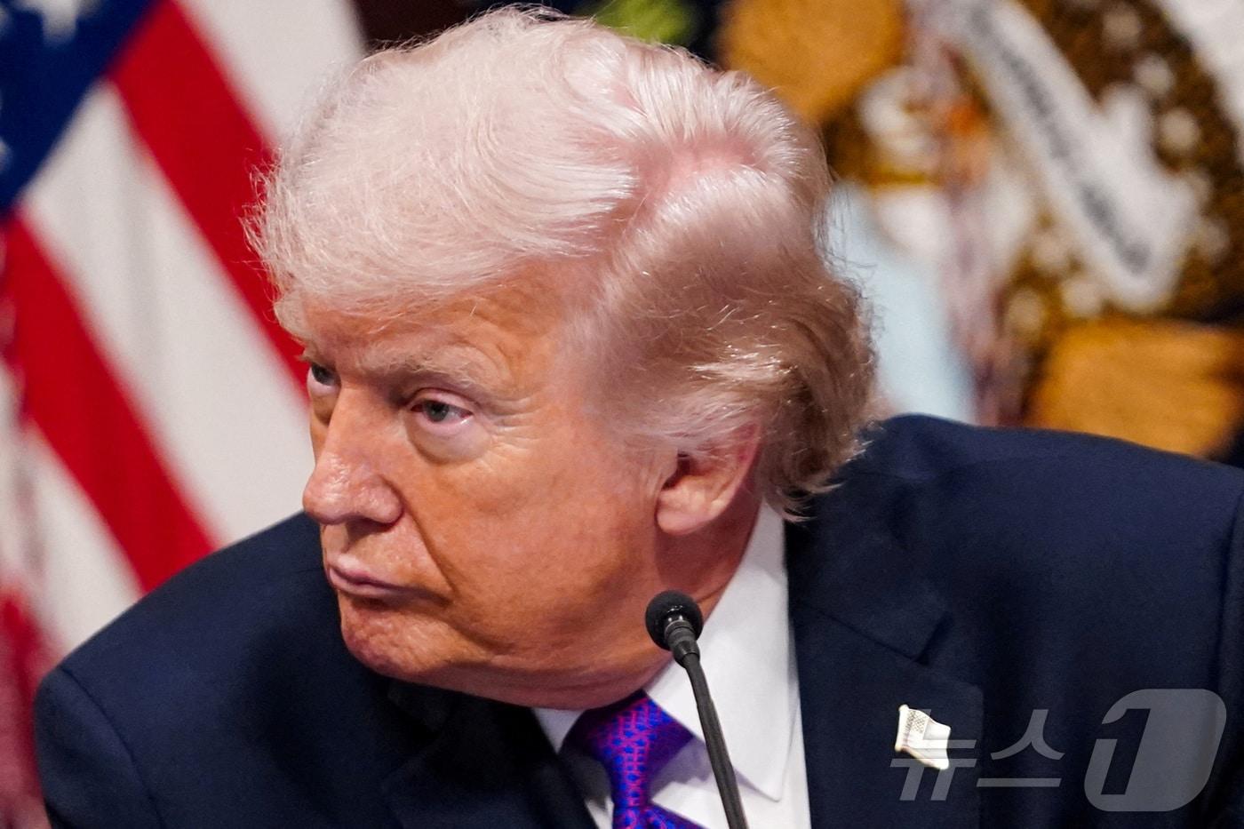 본문 이미지 - 도널드 트럼프 미국 대통령이 4일 백악관 행사를 주재하며 발언하고 있다. 2026.3.4 ⓒ 로이터=뉴스1