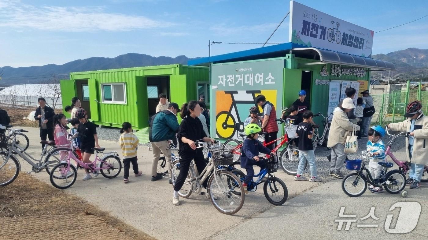 본문 이미지 - 지난해 운영된 제천 삼한의 초록길 자전거체험센터.(제천시체육회 제공. 재판매 및 DB금지) 