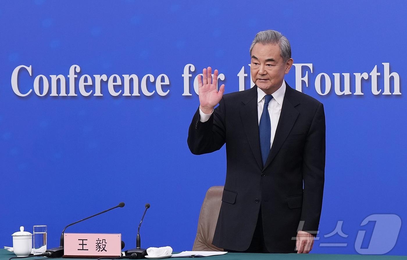 본문 이미지 - 왕이 중국 외교부장이 8일 오전 베이징에서 개최된 '중국 외교정책과 대외관계'를 주제로 한 기자회견에 참석했다. ⓒ 신화=뉴스1