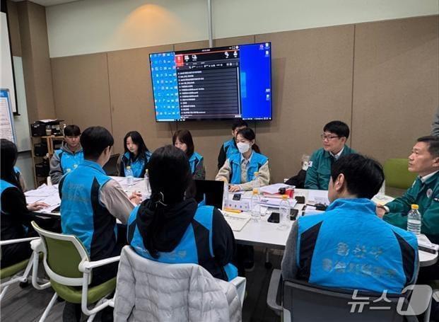 본문 이미지 - 훈련 참석 중인 용산구 통합지원본부.(용산구 제공)