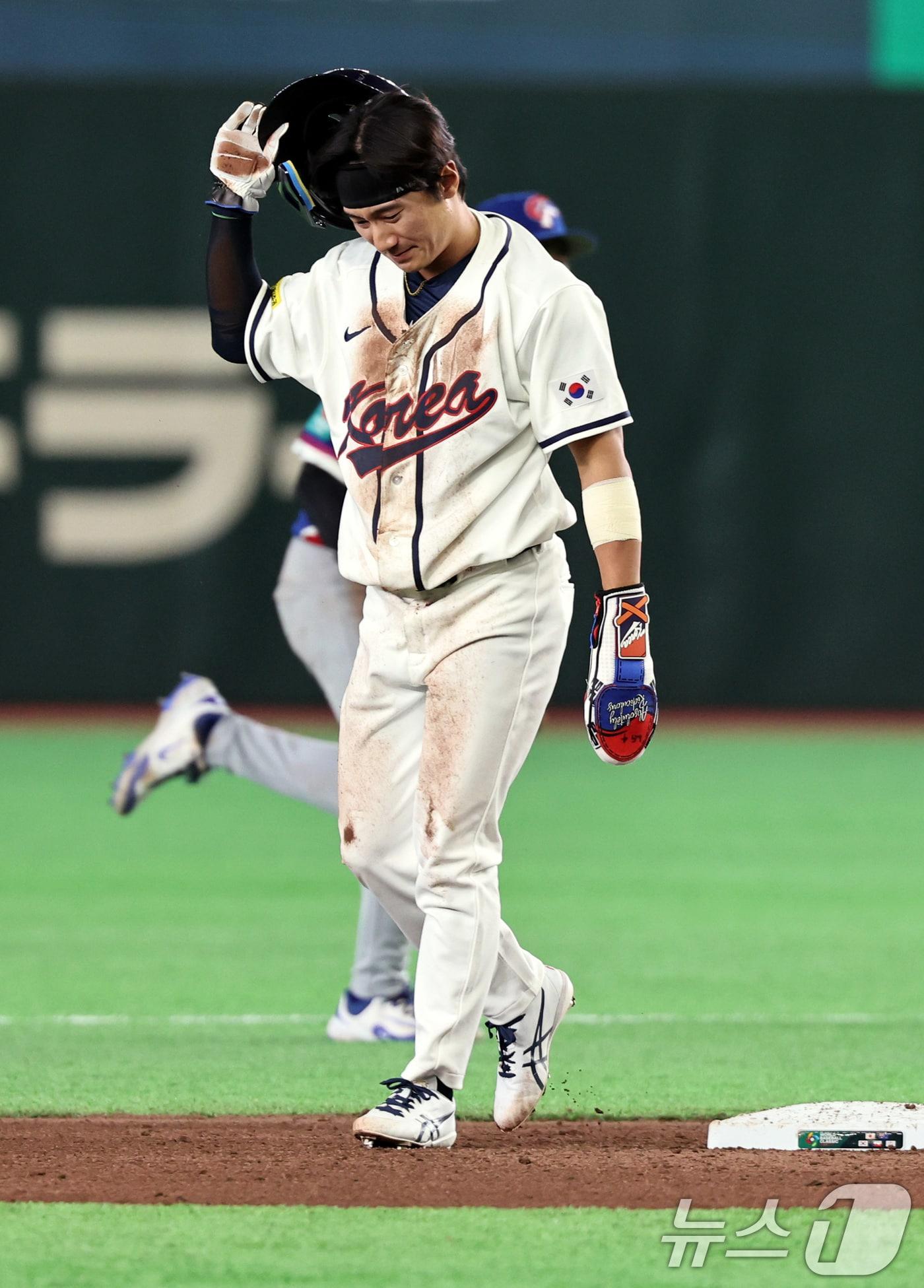 본문 이미지 - 8일 일본 도쿄돔에서 열린 2026 월드베이스볼클래식 조별리그 C조 대한민국과 대만의 경기. 7회말 2사 1루 김주원 타석때 1루 주자 신민재가 도루에 실패해 아쉬워하고 있다. 2026.3.8 ⓒ 뉴스1 구윤성 기자