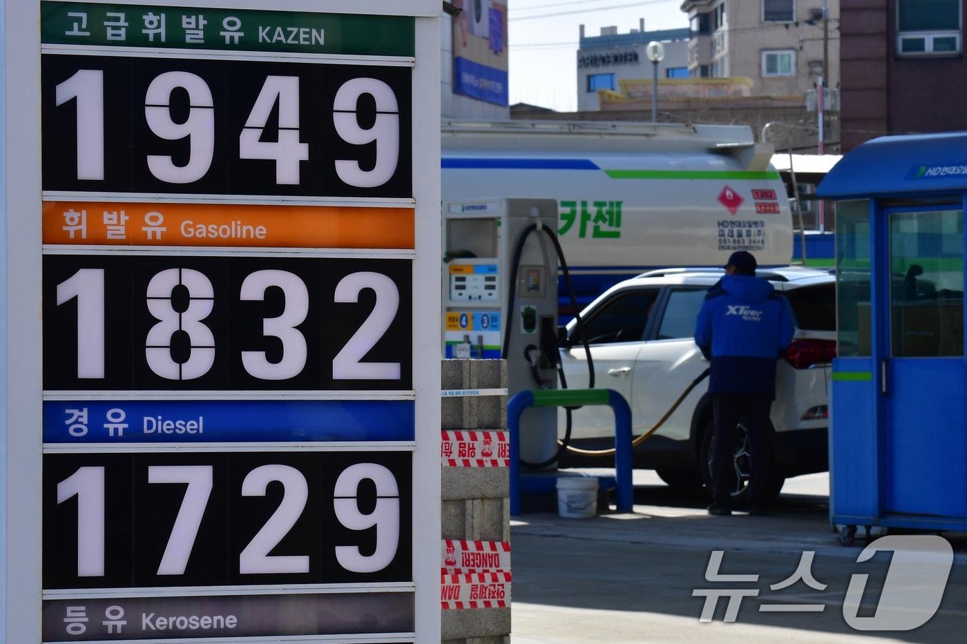 본문 이미지 - 8일 미국·이스라엘과 이란 간 무력 충돌 여파로 국내 휘발유와 경유 가격이 상승하고 있다. 2026.3.8 ⓒ 뉴스1 최창호 기자