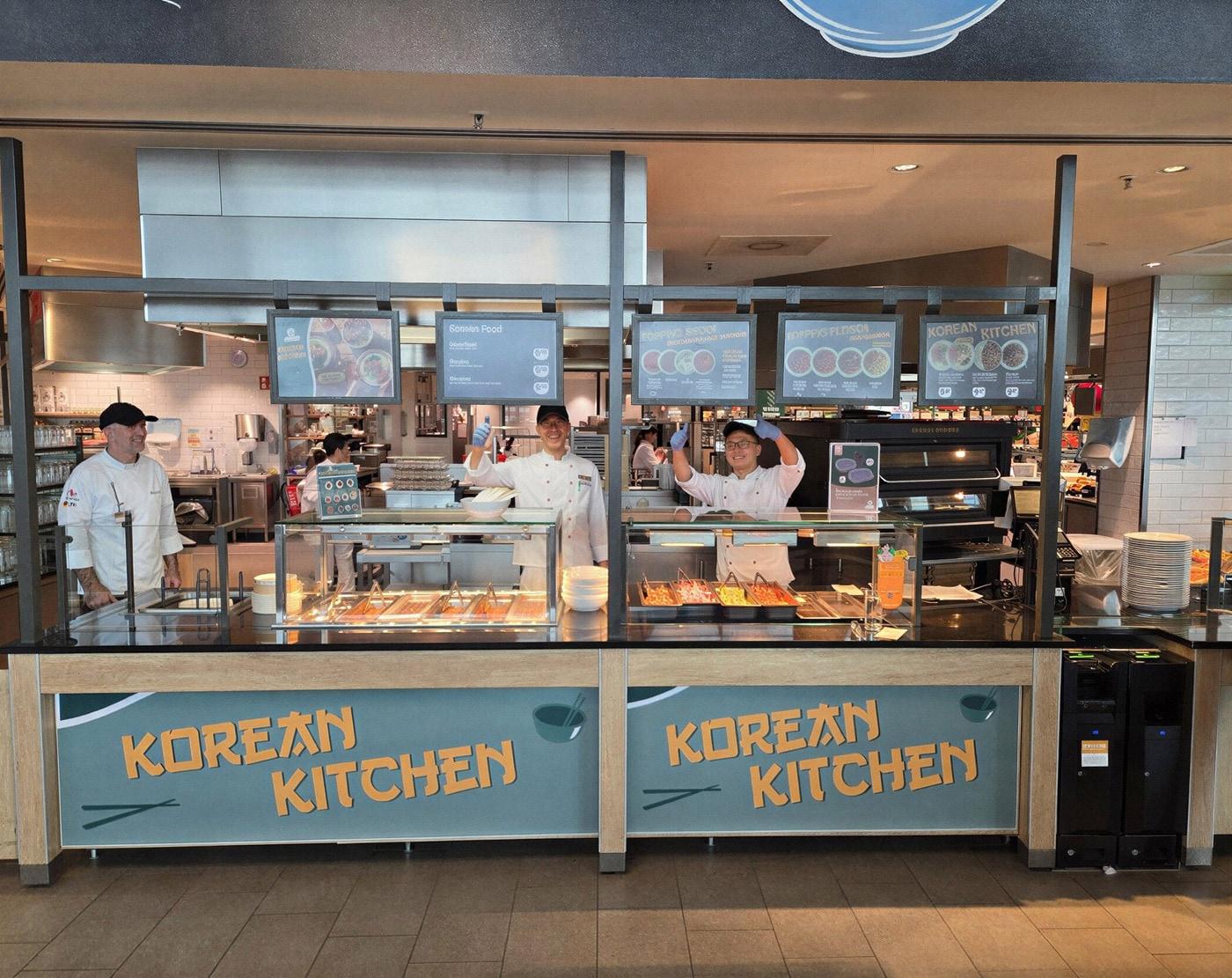 본문 이미지 - 더본코리아가 독일 대형 유통그룹 글로버스가 운영하는 에쉬본 지역 하이퍼마켓 푸드코트에 오픈한 한식 코너 2호점.(더본코리아 제공)