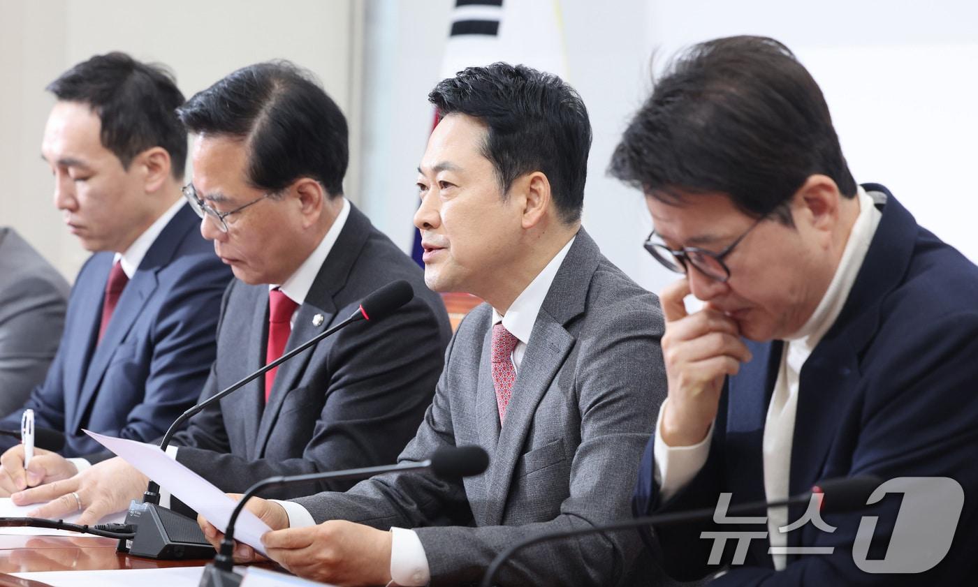 본문 이미지 - 장동혁 국민의힘 대표가 9일 서울 여의도 국회에서 열린 최고위원회의에서 발언하고 있다. 2026.3.9 ⓒ 뉴스1 신웅수 기자