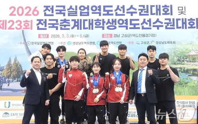 본문 이미지 - '전국실업역도선수권대회 및 제23회 전국춘계대학생역도선수권대회'에 출전한 하이트진로와 진안군청, 순창군청 소속 선수들이 메달 획득에 성공했다.(전북체육회 제공, 재판매 및 DB 금지)/뉴스1