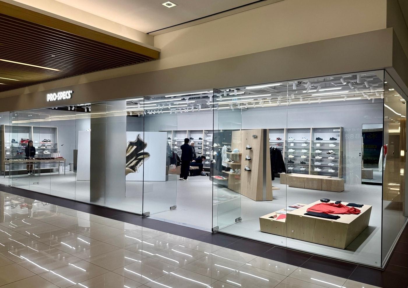 본문 이미지 - 프로스펙스 용산 직영점 매장 전경(프로스펙스)