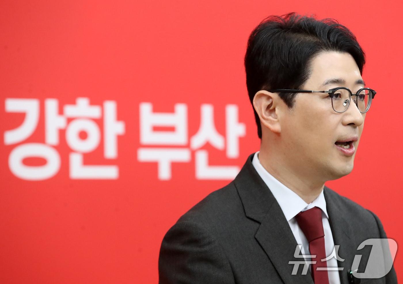 본문 이미지 - 주진우 국민의힘 의원이 9일 오전 부산 연제구 부산시의회 브리핑룸에서 6·3 지방선거 부산시장 출마를 선언하고 있다. 2026.3.9 ⓒ 뉴스1 윤일지 기자