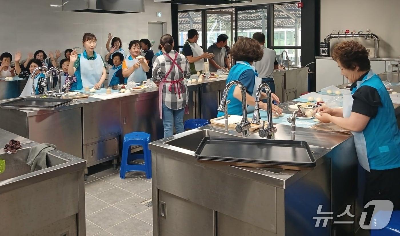 본문 이미지 - 충북 괴산 아이뜰관광농원 치유농업 프로그램.(괴산군 제공. 재판매 및 DB금지)