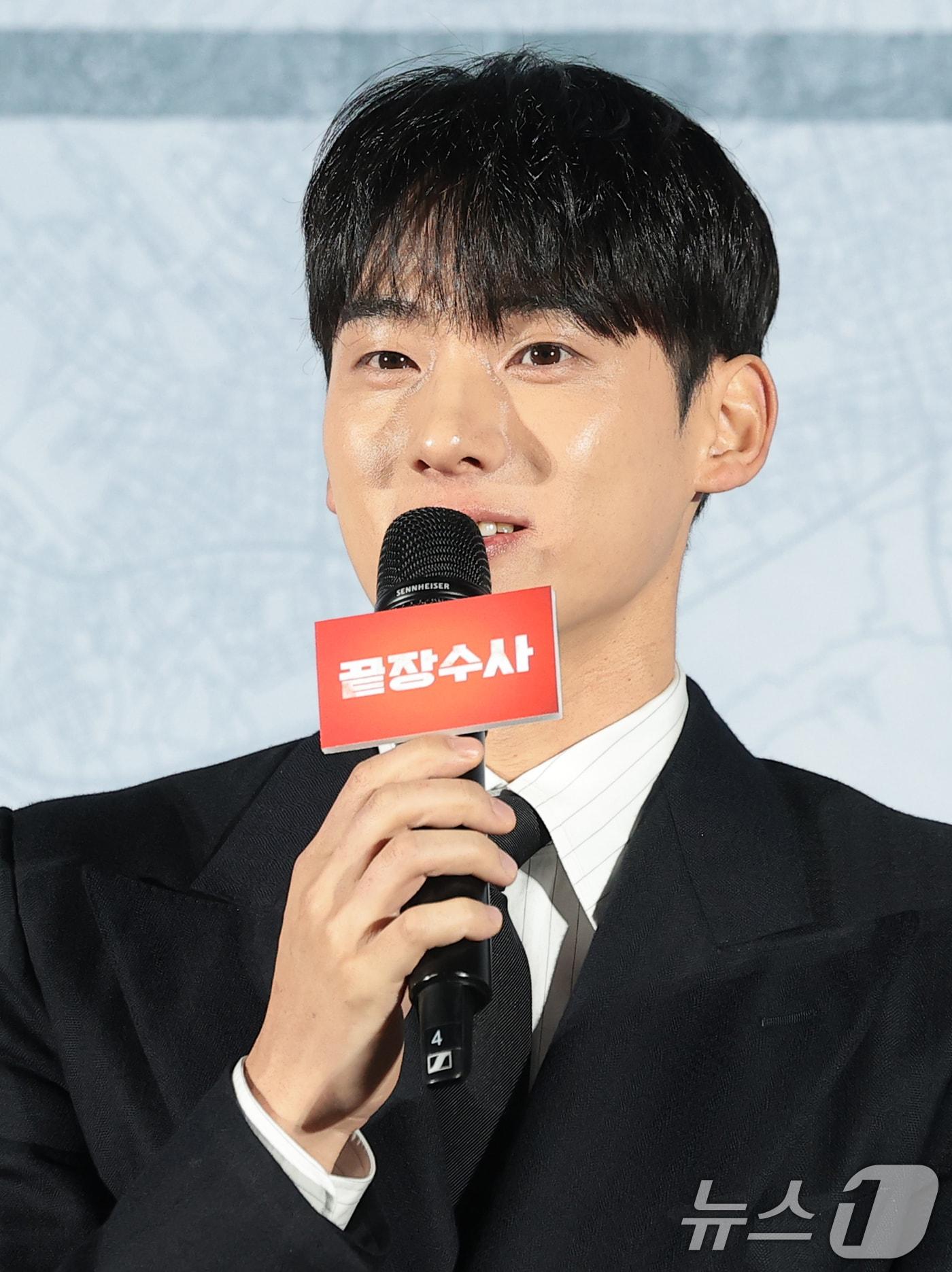 본문 이미지 - 배우 정가람이 9일 서울 용산구 CGV 용산아이파크몰에서 열린 영화 ‘끝장수사’(각본/감독: 박철환) 제작보고회에 참석해 인사말을 하고 있다. ‘끝장수사’는 촌구석으로 좌천된 형사 ‘재혁’에게 찾아온 인생 마지막 기회를 그린 범죄 수사극으로, 두 명의 용의자가 얽힌 살인사건의 진범을 잡기 위해 신입 형사 ‘중호’와 함께 서울로 향해 끝까지 추적 수사를 벌이며 벌어지는 이야기를 그렸다. 2026.3.9 ⓒ 뉴스1 권현진 기자