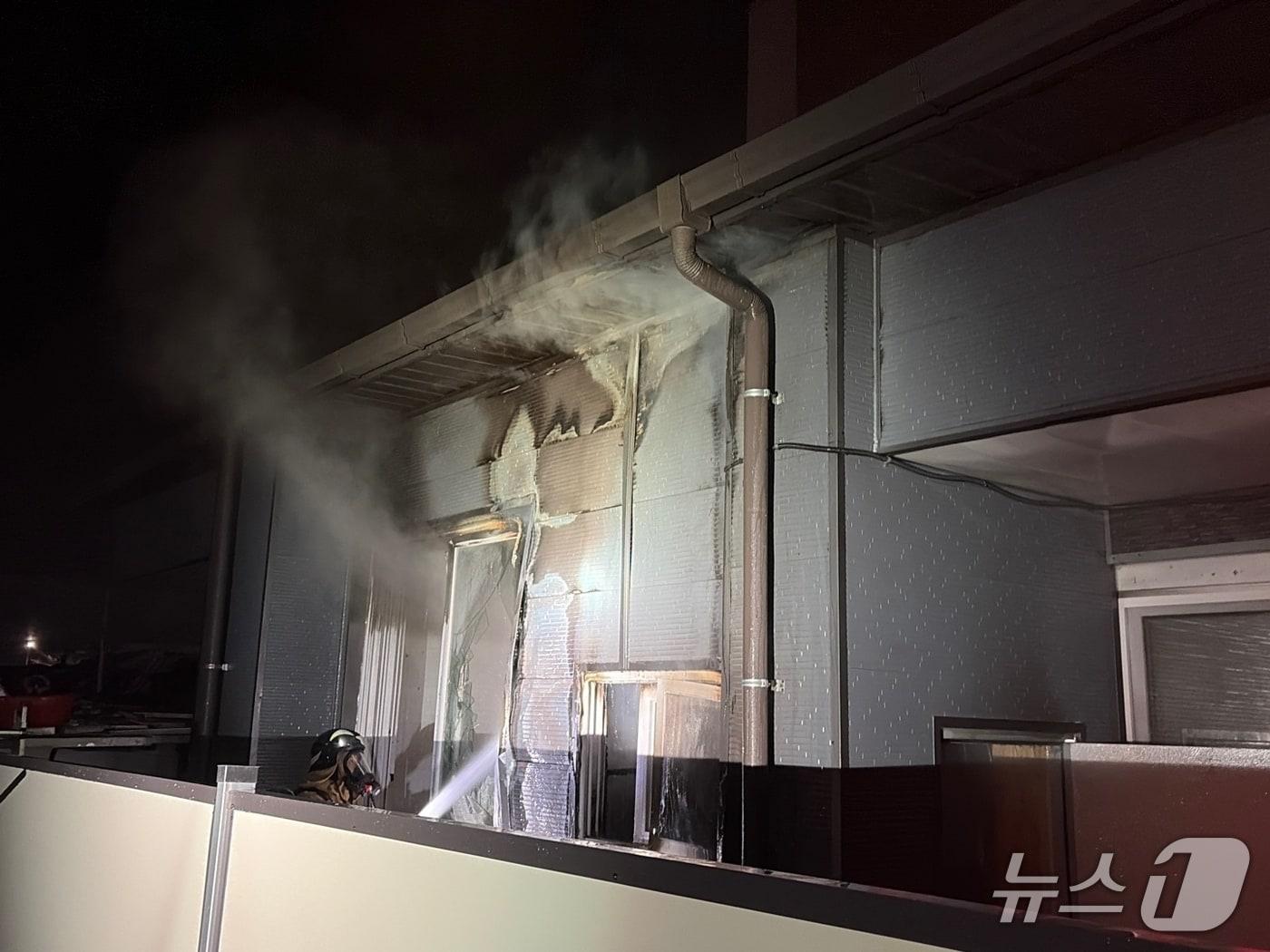 본문 이미지 - 음성군 음성읍 주택 화재 현장.(음성소방서 제공. 재판매 및 DB금지)