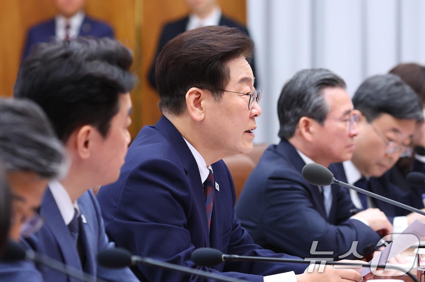 본문 이미지 - 이재명 대통령이 9일 청와대에서 열린 중동상황 관련 비상경제점검회의에서 발언하고 있다. (청와대통신사진기자단) 2026.3.9 ⓒ 뉴스1 이재명 기자