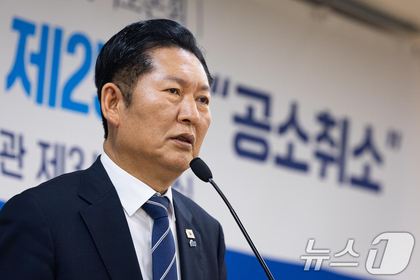 본문 이미지 - 정청래 더불어민주당 대표가 9일 서울 여의도 국회 의원회관에서 열린 조작기소 진상규명 및 공소취소를 위한 국정조사 추진 정책토론회 '검찰의 공소권 남용과 형사소송법 제255조 "공소취소＂'에 참석해 인사말을 하고 있다. 2026.3.9 ⓒ 뉴스1 유승관 기자