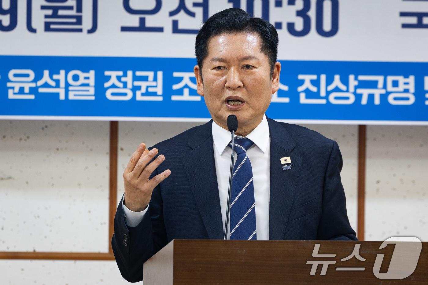 본문 이미지 - 정청래 더불어민주당 대표가 9일 서울 여의도 국회 의원회관에서 열린 조작기소 진상규명 및 공소취소를 위한 국정조사 추진 정책토론회 '검찰의 공소권 남용과 형사소송법 제255조 "공소취소＂'에 참석해 인사말을 하고 있다. 2026.3.9 ⓒ 뉴스1 유승관 기자