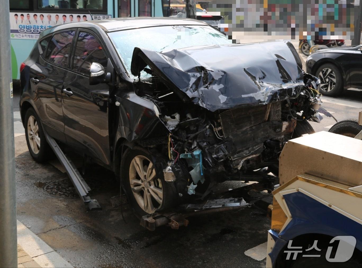 본문 이미지 - 보령 대천동 교통사고 현장. (보령소방서 제공,  재판매 및 DB금지) / 뉴스1 