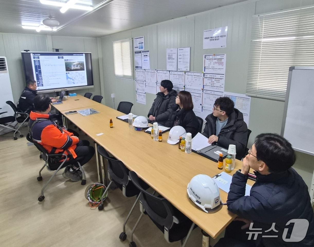 본문 이미지 - 사업장 순찰 점검(중부지방고용노동청 제공/뉴스1)